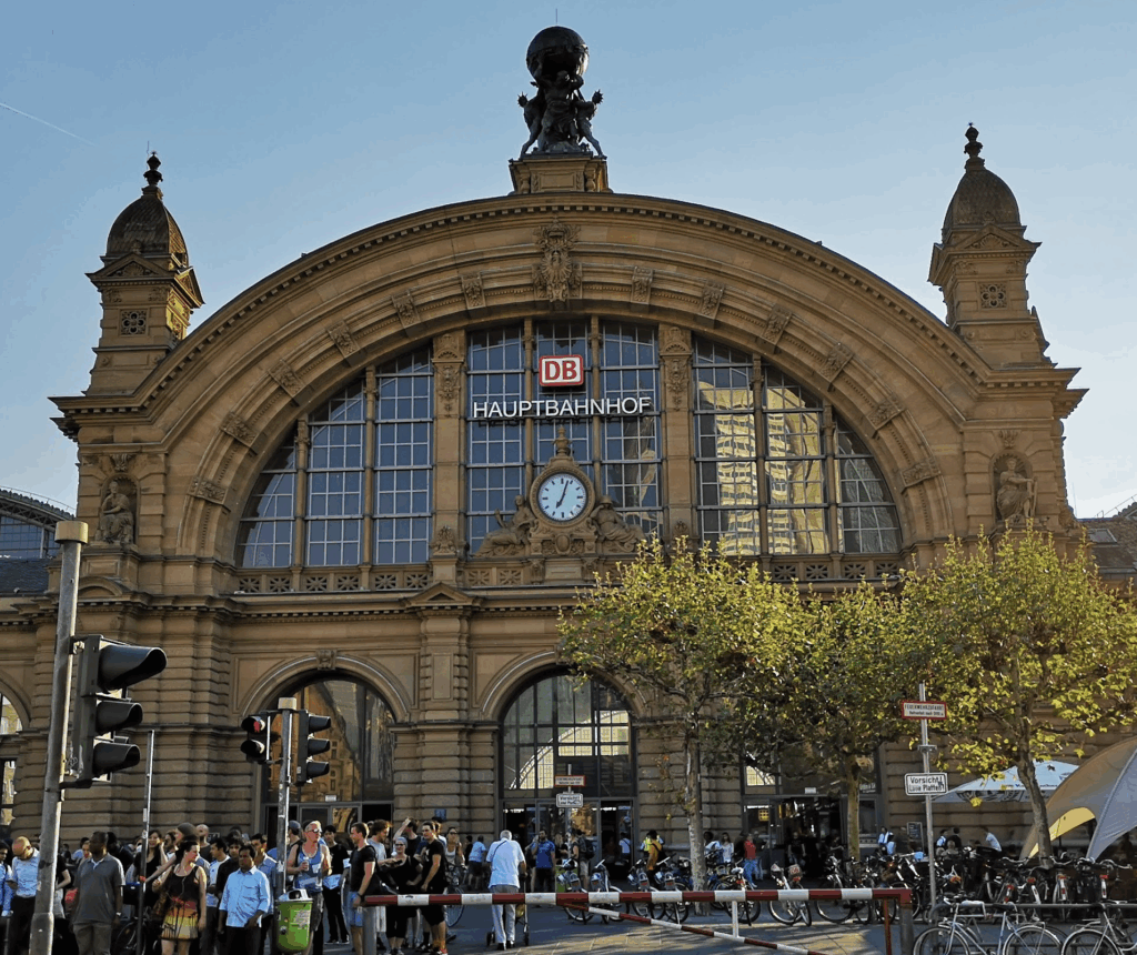 フランクフルト中央駅正面からの写真