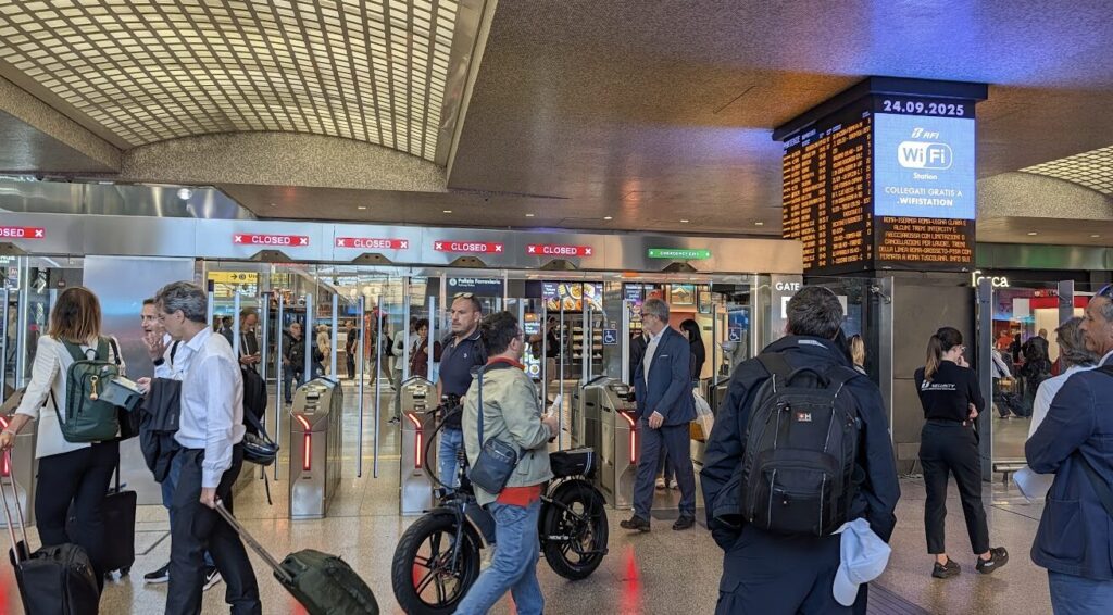 テルミニ駅　ホームへの出入り口（ホーム側から）