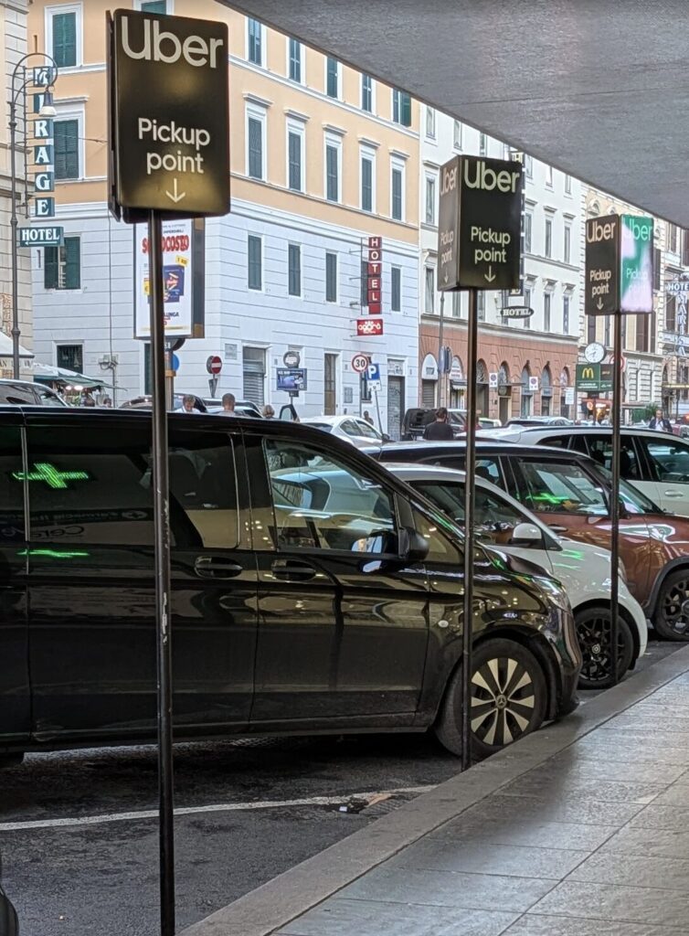 ローマ・テルミニ駅  Via Marsala（マルサラ通り）側のUber乗り場