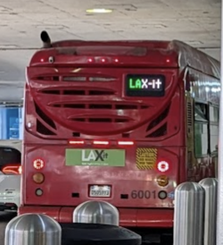 LAX-it 無料シャトルバス 赤色 乗り場